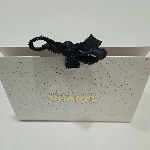 CHANEL MAKEUP BUNDLE:922 PASSION PINK Lip Balm+153 POMPIER Nail Polish New - Picture 11 of 12